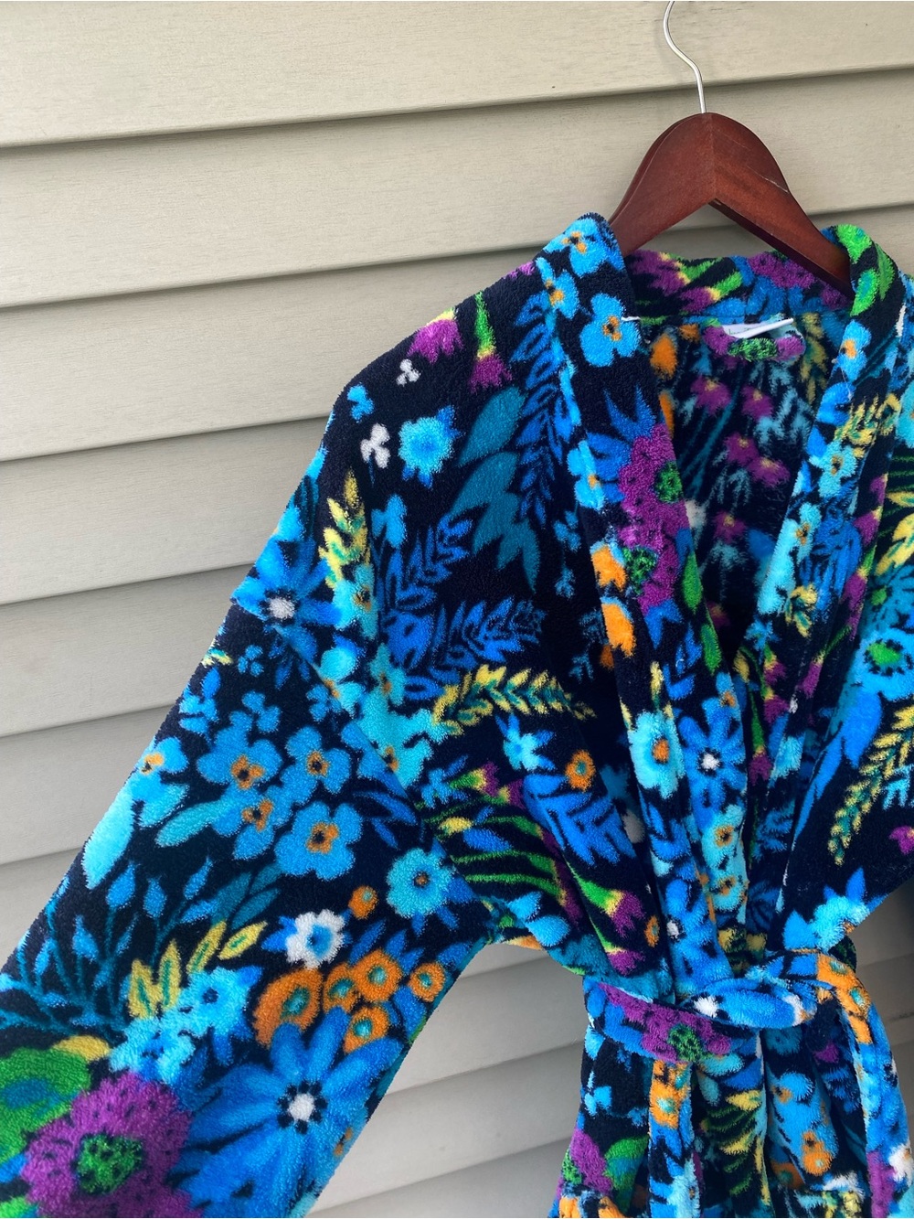 Vera Bradley Multicolor Plush Robe with Blue & Green Floral Pattern - Picture 6 of 9